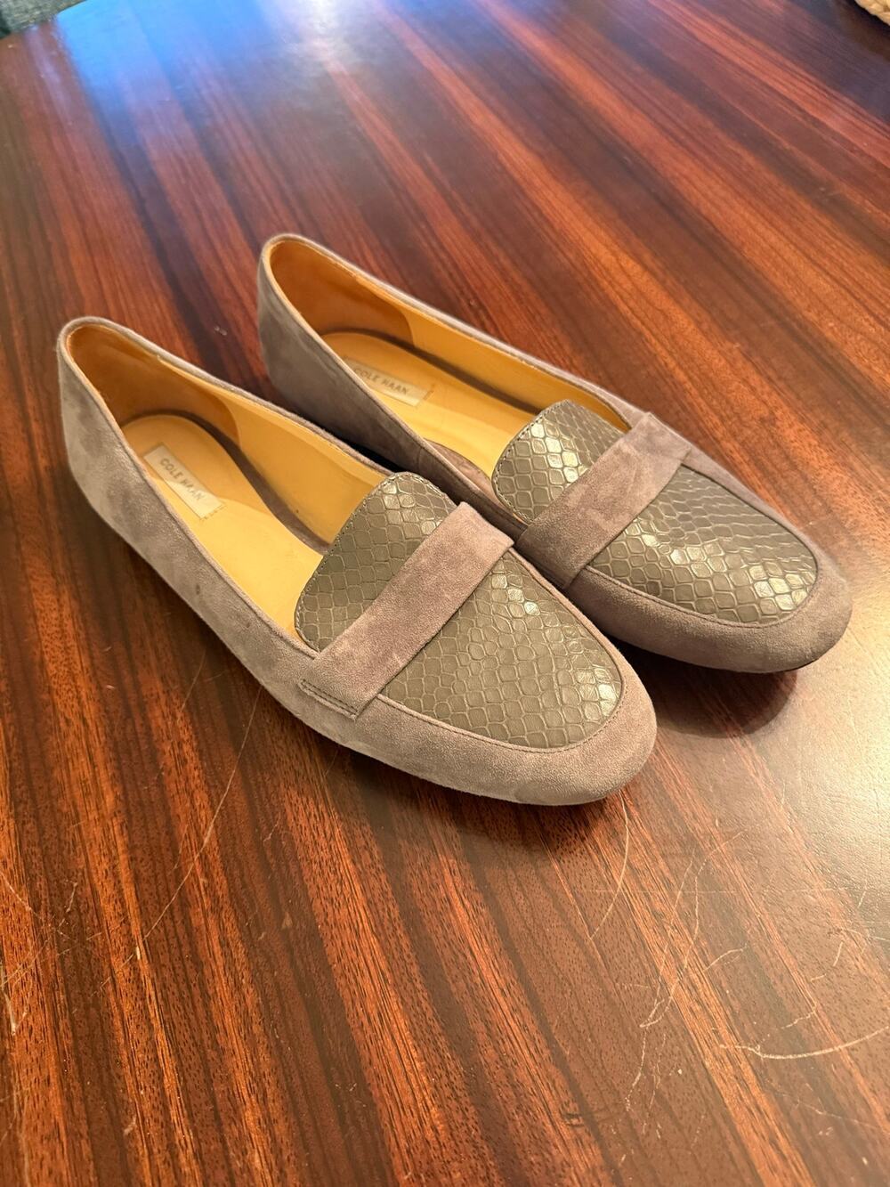 Cole Haan Women's Dakota Loafer Size 9 Gray Suede Flat Shoe Snakeskin Old Money